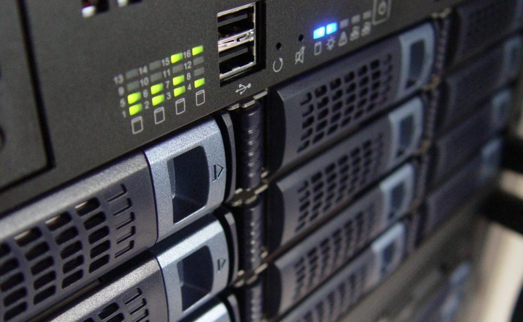Serveri tekee suuren datamäärän hallinnasta helppoa. Muista kuitenkin, että myös serveri voi hajota.
